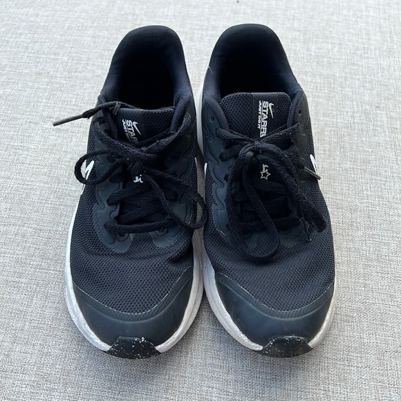 Nike Other - Nike Boys StarRunner size 4y